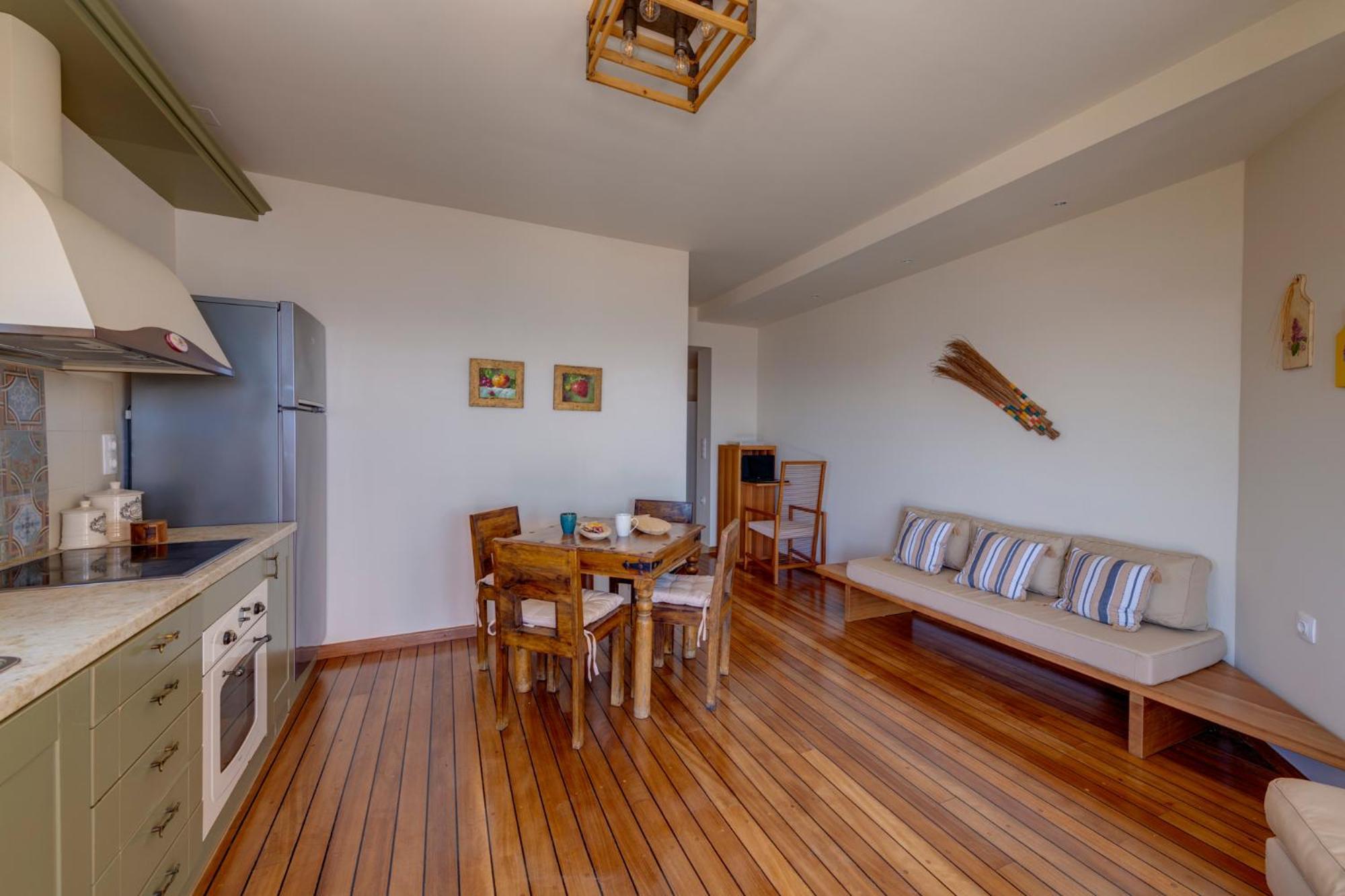Lalari Beach Suites Vári Exterior photo